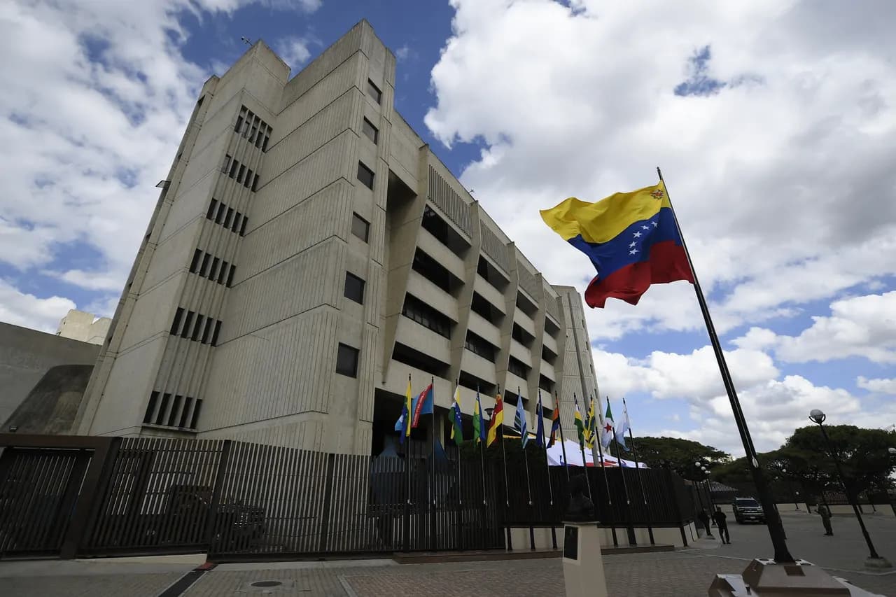 Venesuela Maduro və xanımı üçün xüsusi komissiya yaratdı