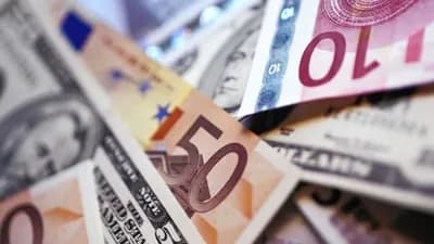 AMB dolların məzənnəsini açıqladı: Lirə sabit, rubl bahalaşdı