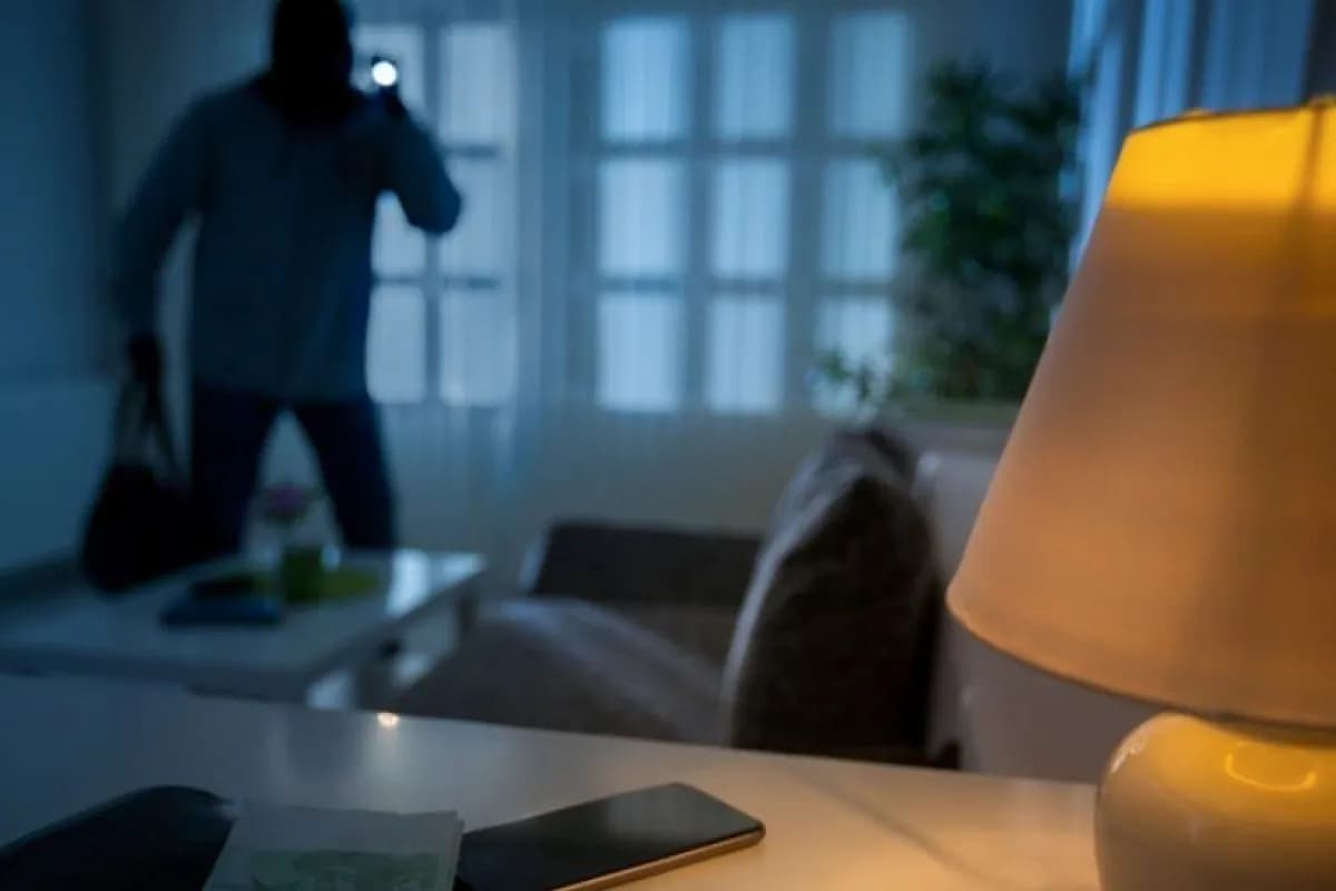 Bakıda oteldə quldurluq: Zərərçəkənin 23 min manatı oğurlandı, şübhəlilər saxlanıldı